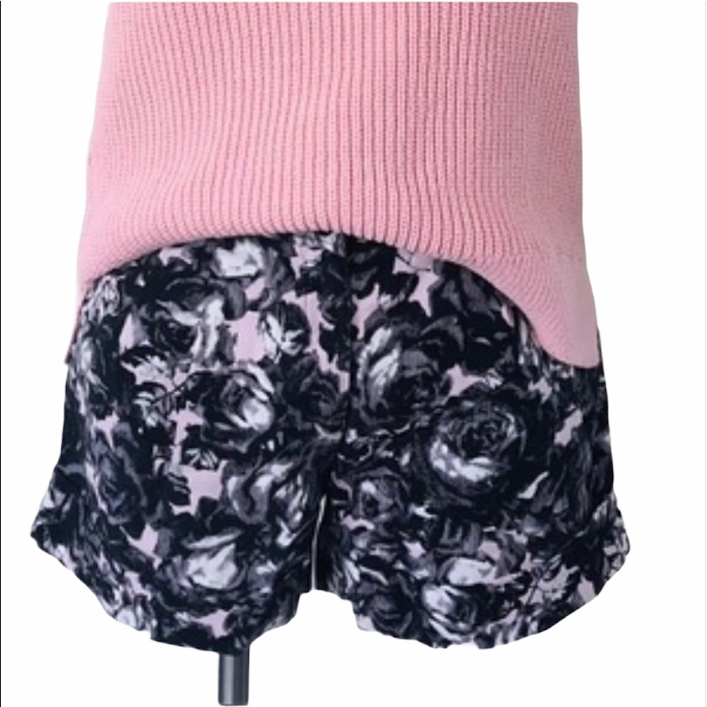 H&M Women’s Pink Black Floral Shorts Rose Print Size 4